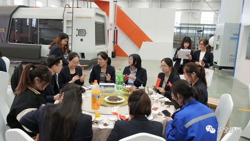 華全集團(tuán)發(fā)放慶典紅包,每人100元